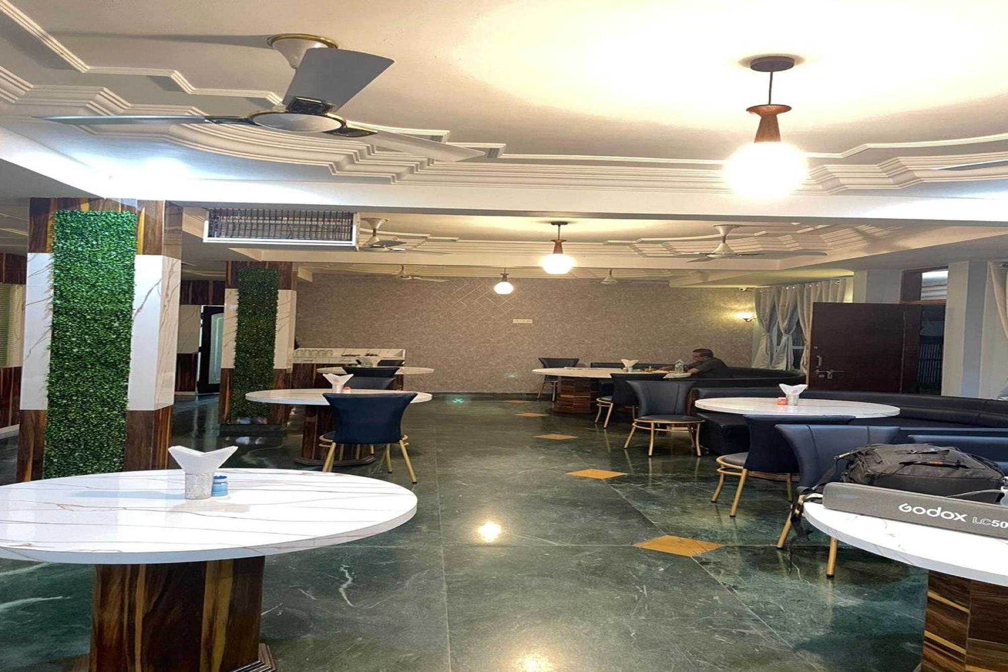 Oyo Hotel Rajshree Akolia Kültér fotó